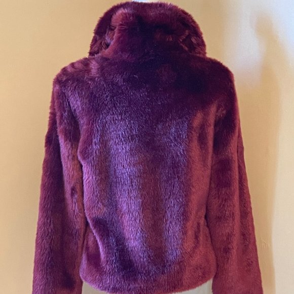 ✨Host Pick✨ Express Faux Fur Cropped Coat - Burgundy - Picture 2 of 7